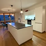 Christine Am דירה *