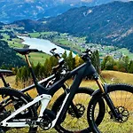 Christine Am דירה *