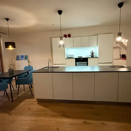 Christine Am Appartement *